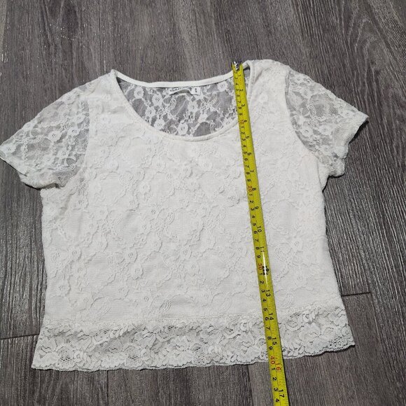 Coquette short-sleeved white lace crop top with a sheer back - Picture 13 of 13